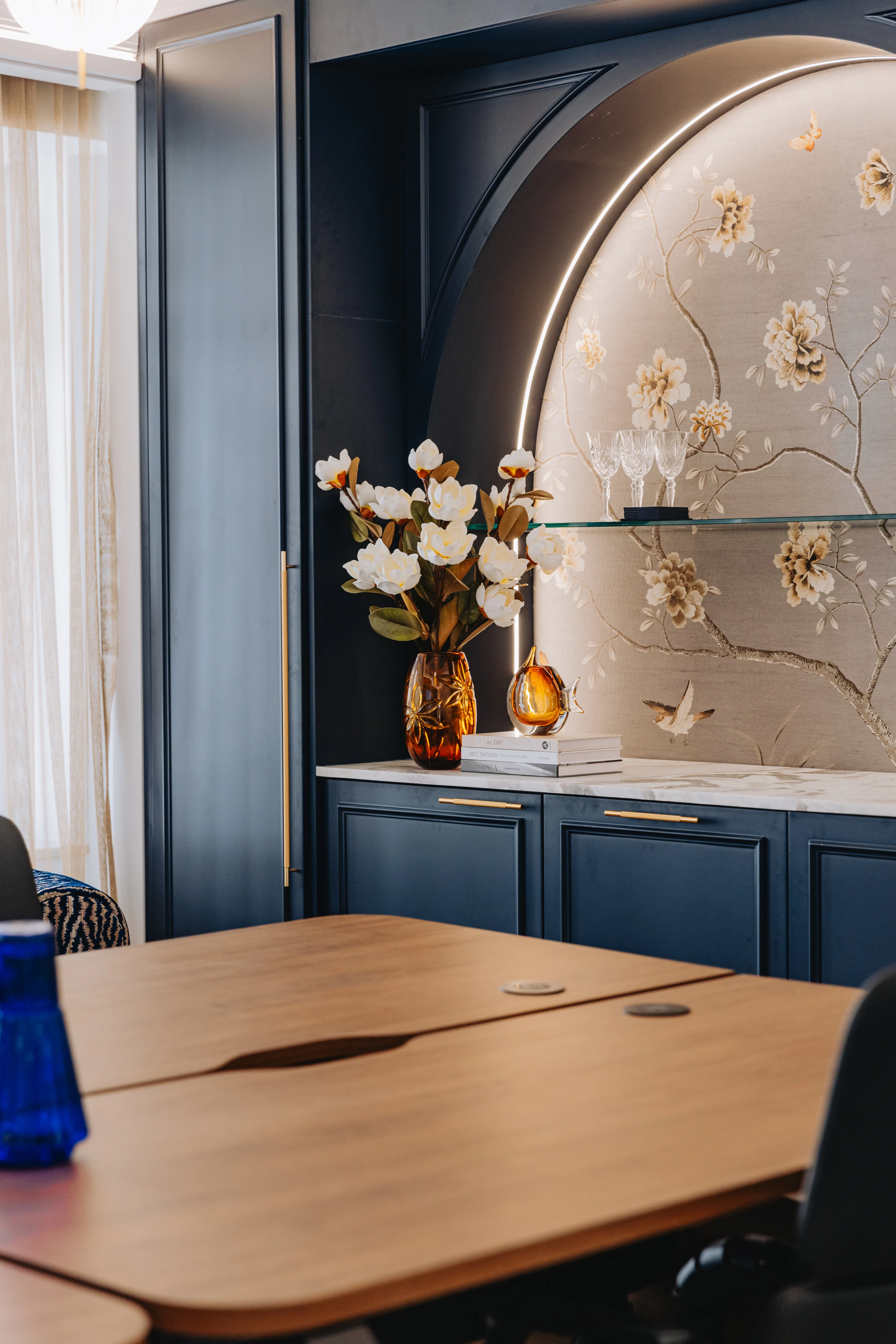 Close-up: Anders chair napa leather upholstery and refined die-cast aluminium base