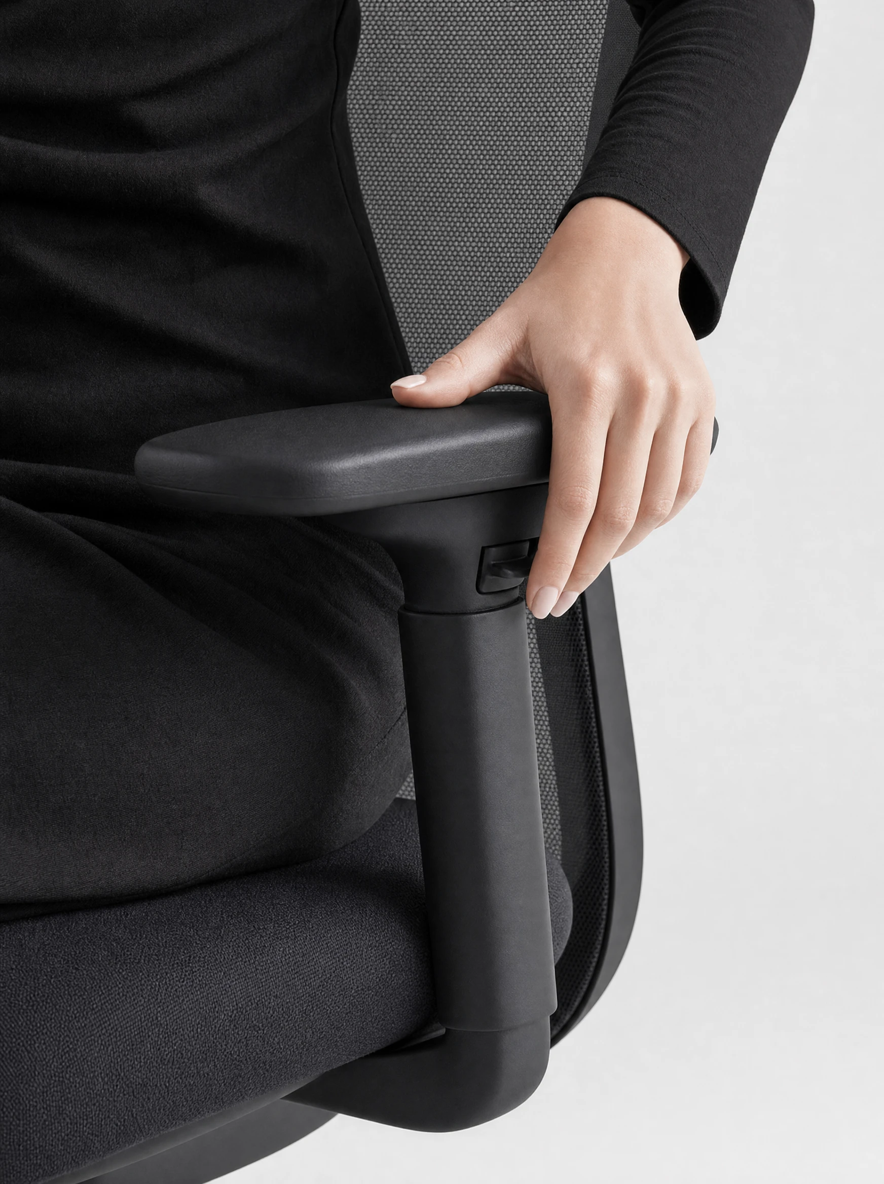 Ohvi three-quarter hero on seamless light grey, clean catalogue lighting, knit texture visible on the back